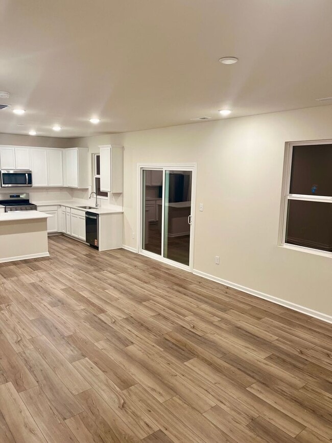 Building Photo - Newer Construction Home!