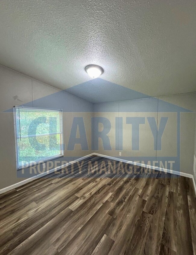 Building Photo - 3 Bed, 2 Bath Home in Peaceful Setting