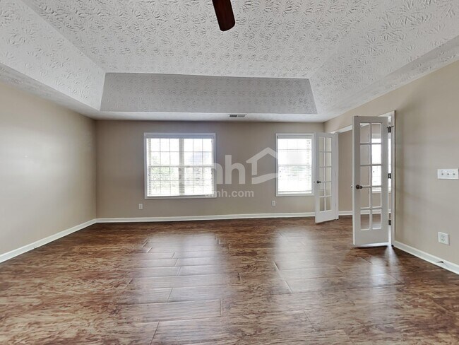 Building Photo - 70 Maxton Ave