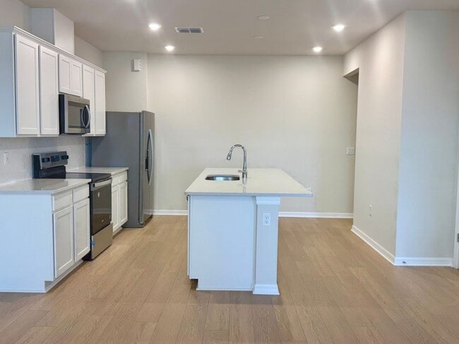 Building Photo - 6370 Tabebuia Pkwy