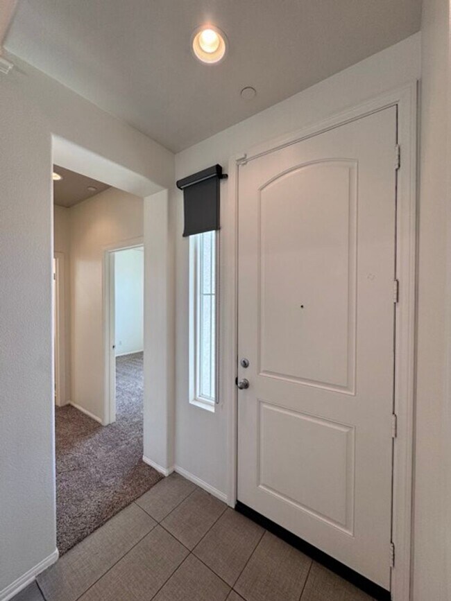 Building Photo - MOVE IN SPECIAL!! Move in on or before Oct...