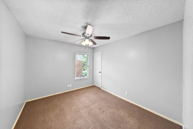 Building Photo - Spacious 4-Bedroom Rental in Autumn Ridge ...