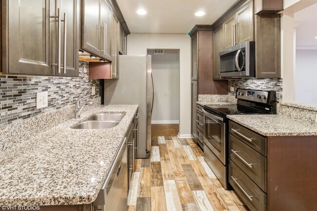 Building Photo - 700 Perrie Dr