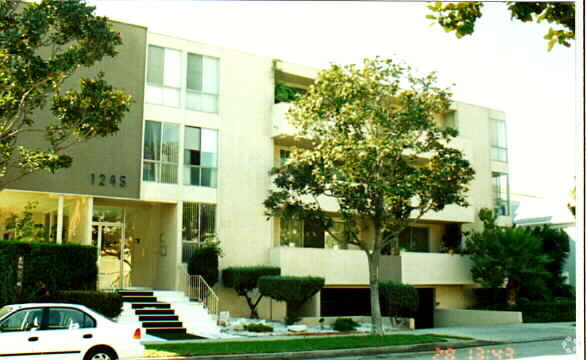 Building Photo - Smithwood Atrium