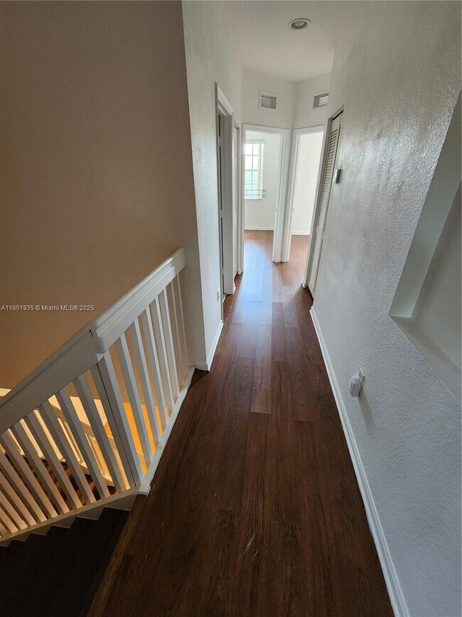 Building Photo - 2762 SW 85th Ave