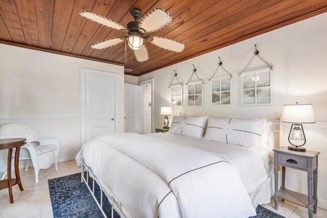 Building Photo - 102 SE 7th Ave