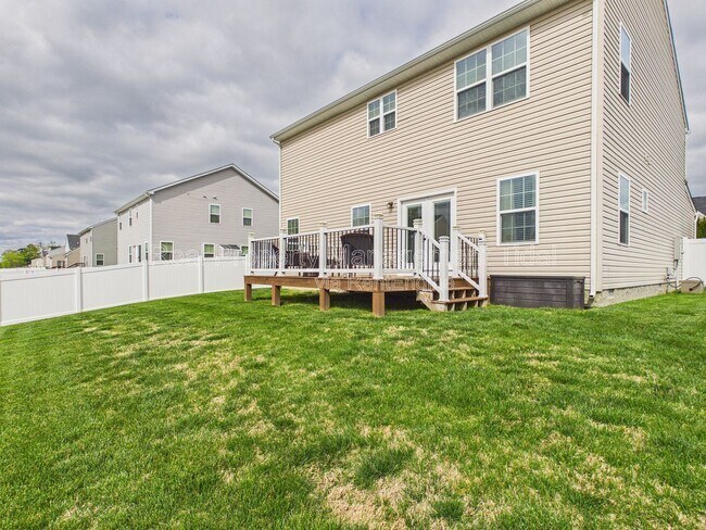 Building Photo - 555 Oliver Wy