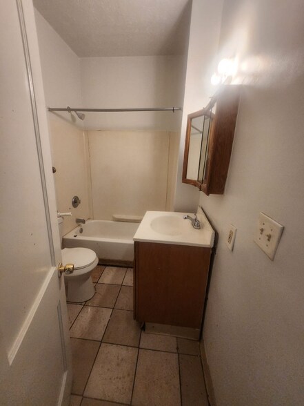 Building Photo - 450 E 149th St