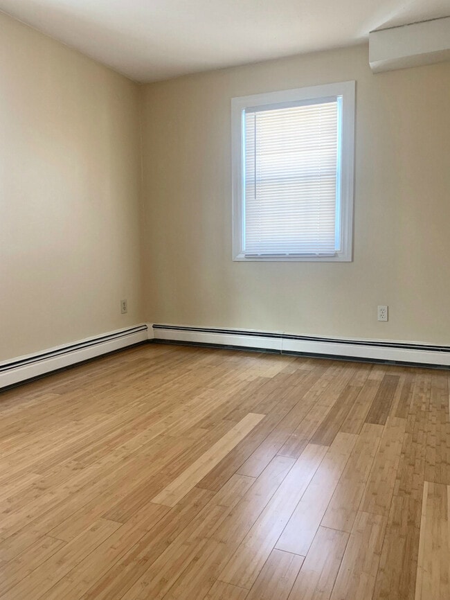 Building Photo - Stonehenge Apartments - Londonderry