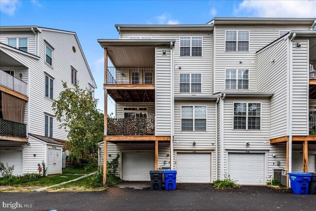 Building Photo - 710 Norfolk Ln