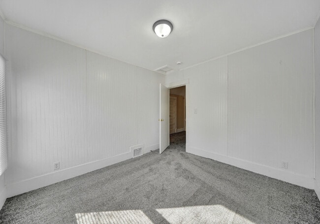 Building Photo - 2845 Starr St