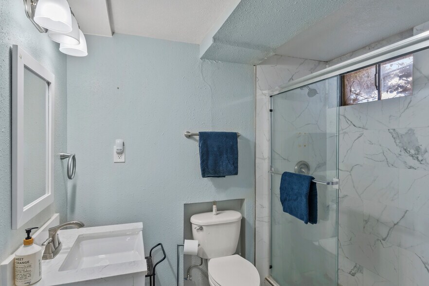 Building Photo - 2628 Green Ridge Dr