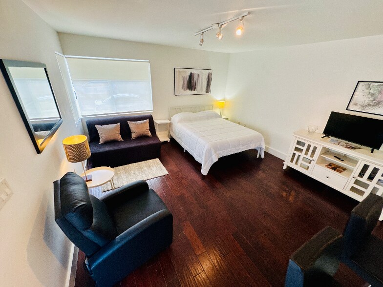 Building Photo - 741 6th St