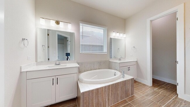 Building Photo - 11526 Hollering Pass