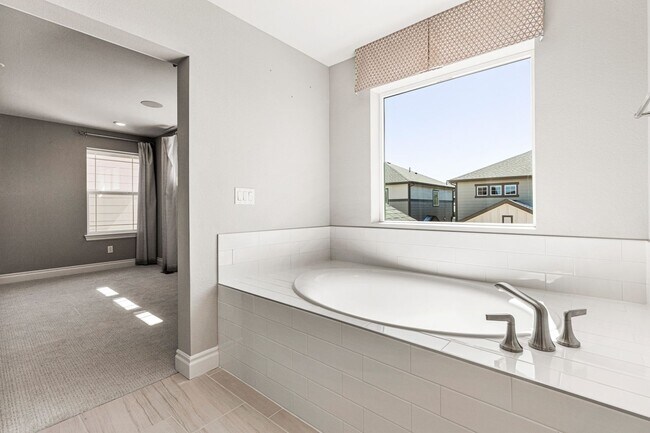 Building Photo - Beautiful Home in Commerce City!