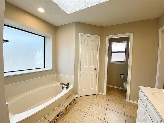 Building Photo - 3704 Fairhaven Dr