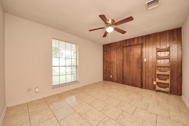 Building Photo - 9126 Willow Meadow Dr