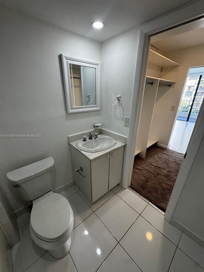 Building Photo - 200 SE 15th Rd