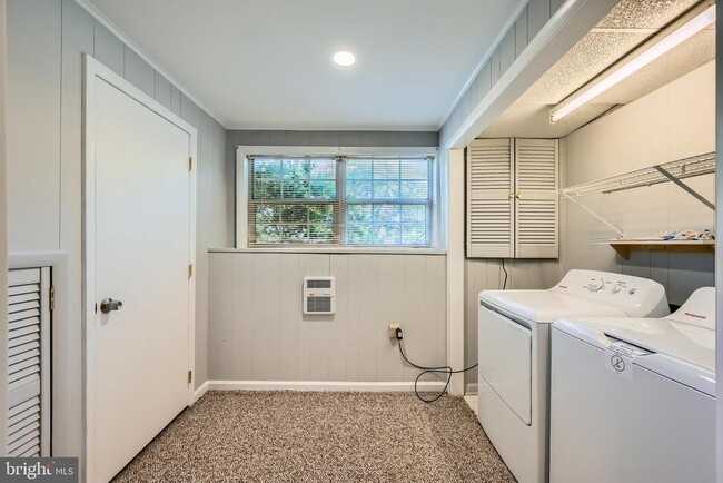 Building Photo - 824 Century St