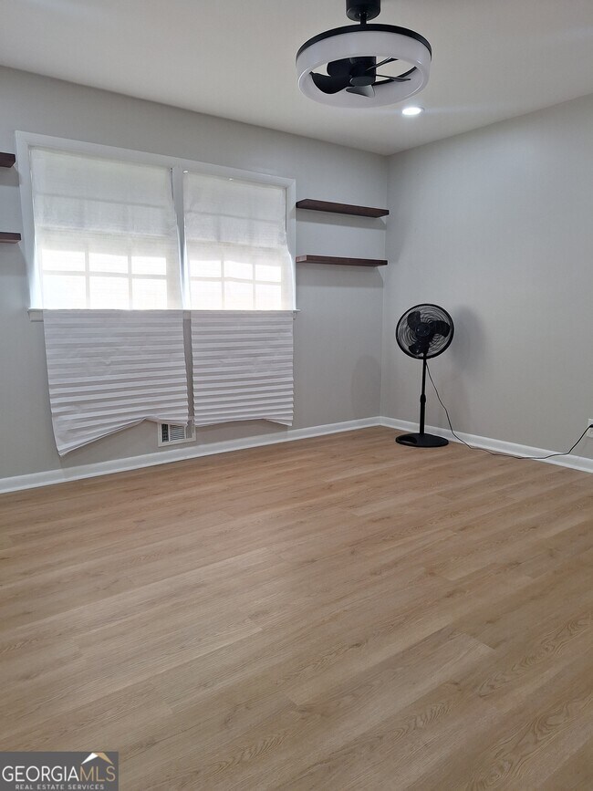 Building Photo - 1605 Brockett Rd