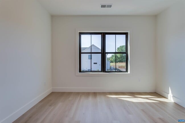 Building Photo - 91 Willow Creek Dr