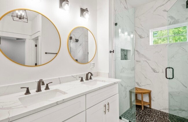 Building Photo - 219 Rearden Way