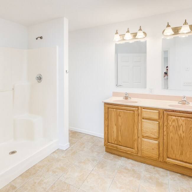 Building Photo - Beautifully Renovated 4-Bedroom Colonial –...