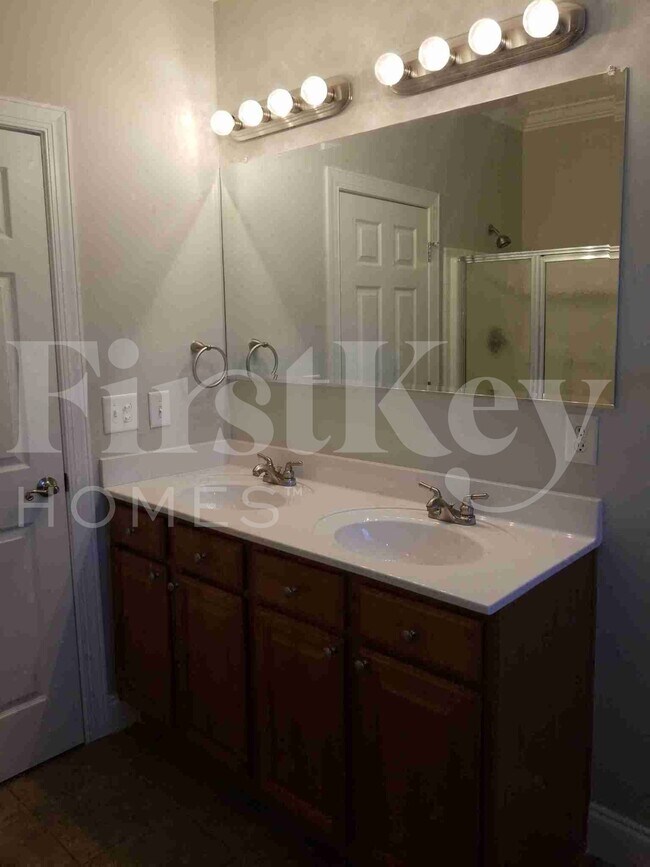 Building Photo - 1911 Chestnut Oak Ln