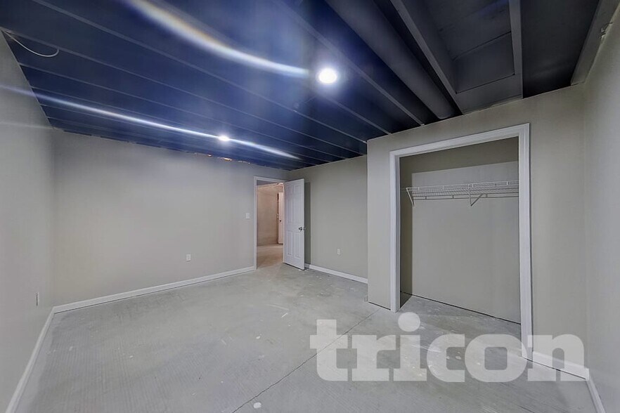 Building Photo - 227 Essex Ct