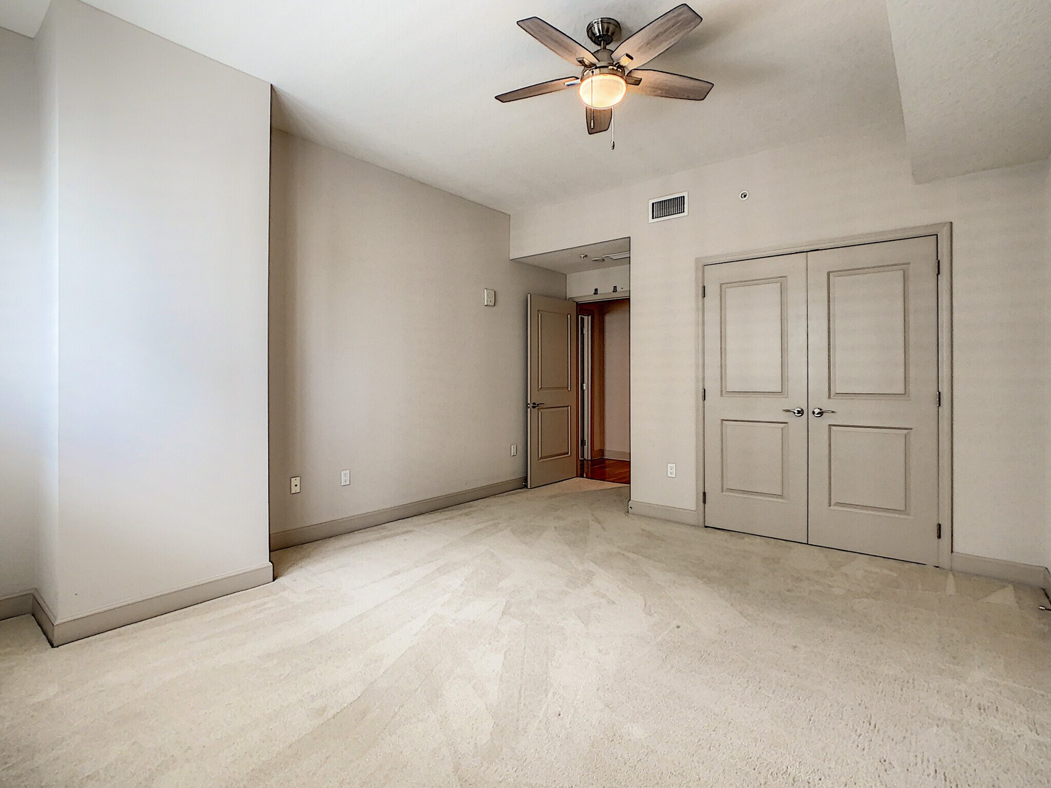 Building Photo - 100 S Eola Dr