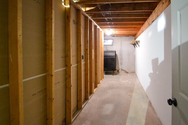 Building Photo - 12 Sanderson Rd