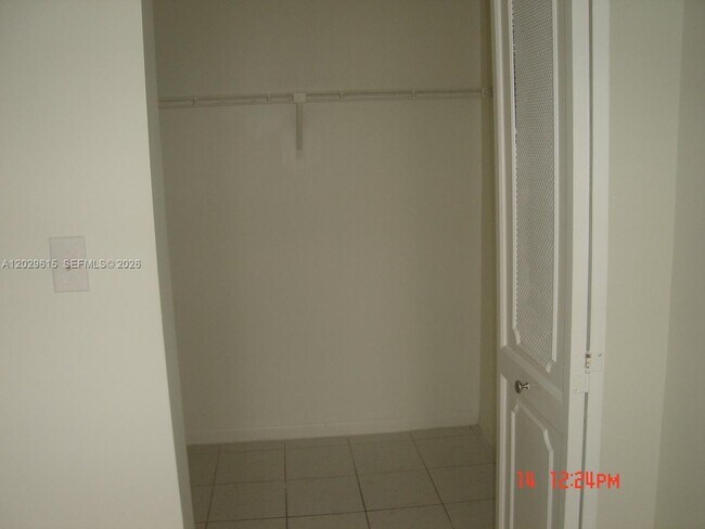 Building Photo - 16919 N Bay Rd