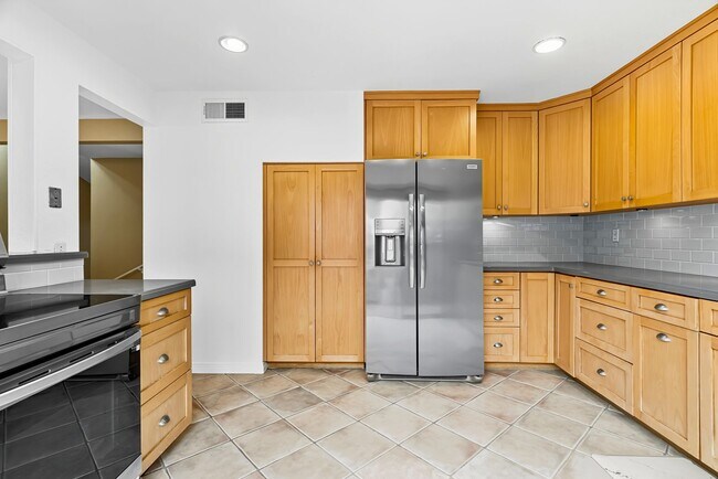 Building Photo - 8246 Caminito Modena