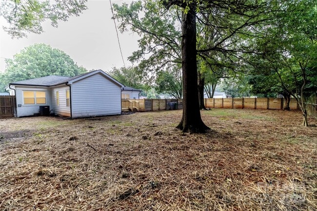 Building Photo - 3501 Eastway Dr