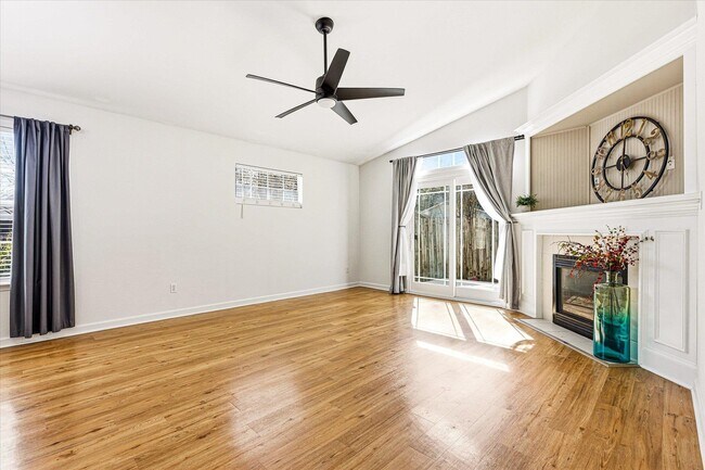 Building Photo - 335 Dreadnaught Ct