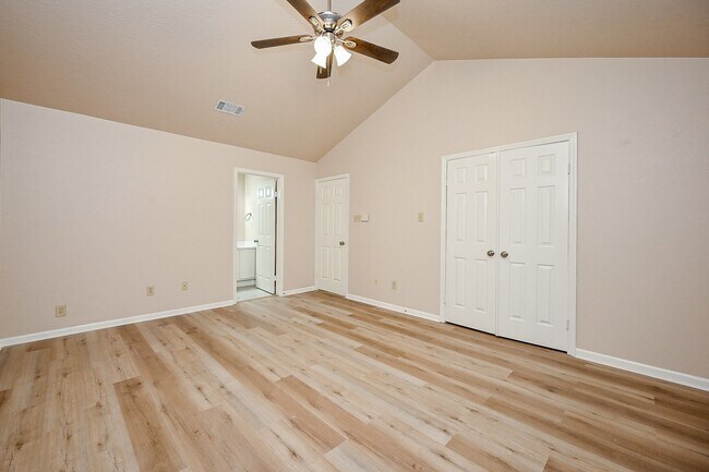 Building Photo - 72 Laughing Brook Ct