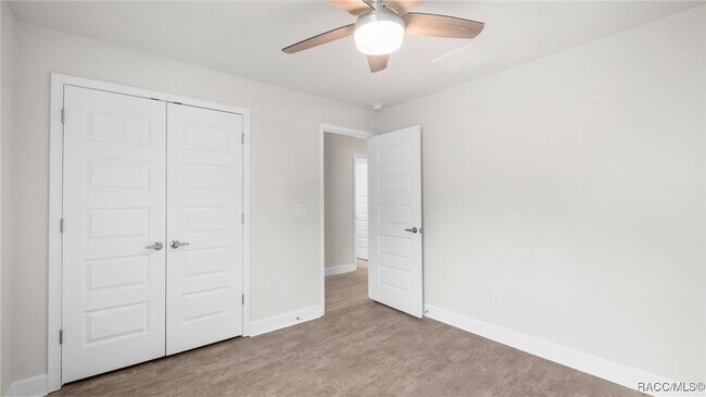 Building Photo - 23 Lone Pine St