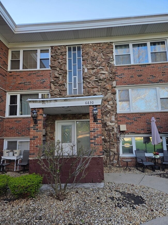 Building Photo - 6830 W Lode Dr
