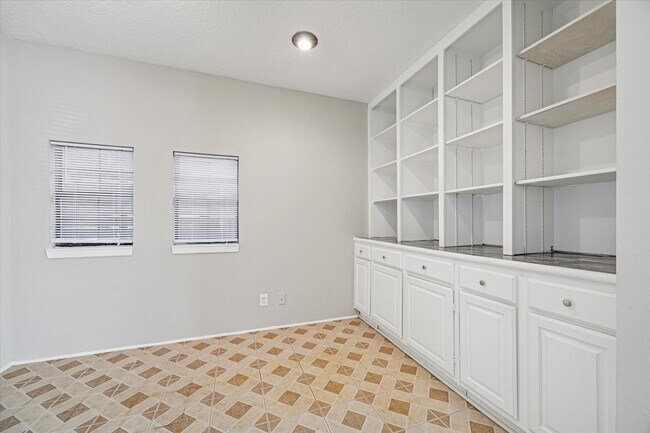 Building Photo - 2712 W Holcombe Blvd