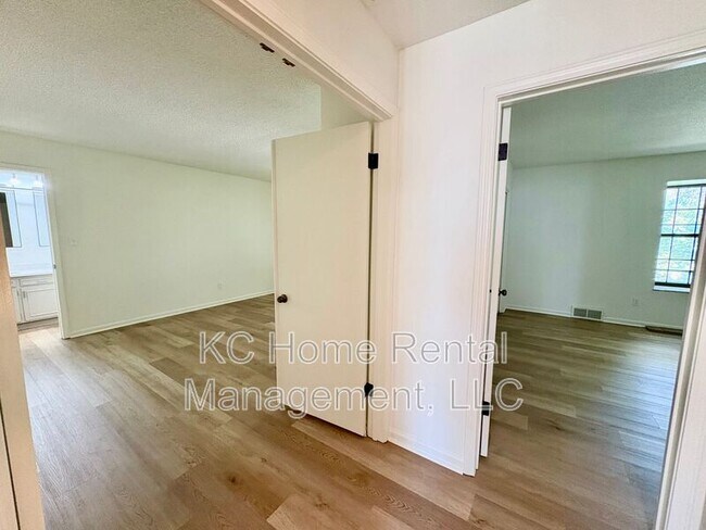 Building Photo - 10205 CedarBrooke Ln