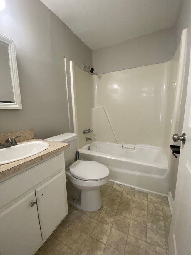 Building Photo - **AVAILABLE NOW**Nice East Columbus, GA 3 Bedroom / 1 Bathroom Home for Rent***