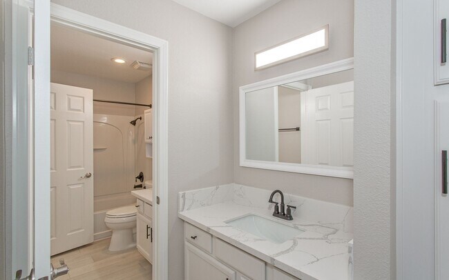 Building Photo - Lovely upstairs 2 bedroom Condo with Modern upgrades in Oceanside