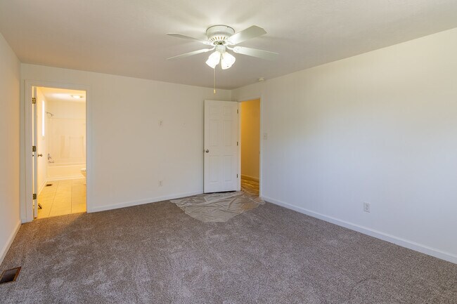 Building Photo - 406 Williams St