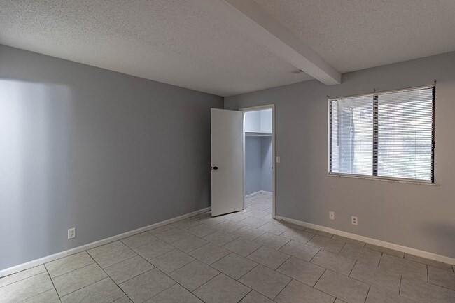 Building Photo - 910-105 Brett Dr