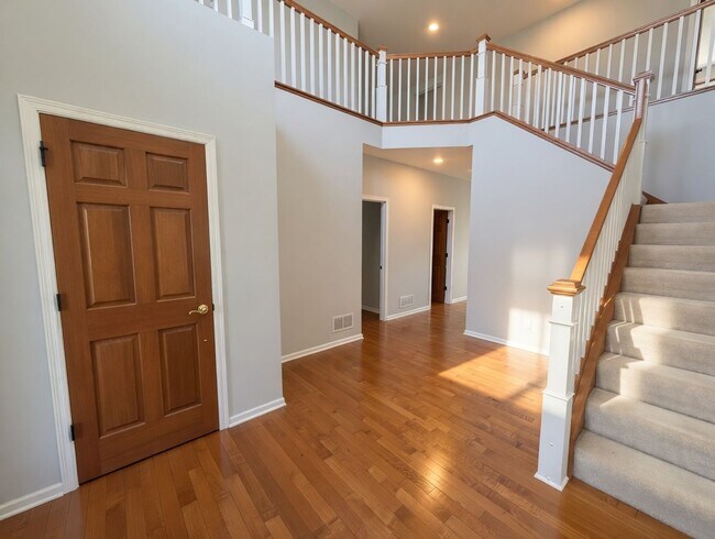 Building Photo - Rare executive rental in chanhassen! 5 beds no upgrade left behind!!!