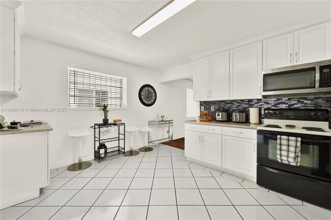 Building Photo - 3510 SW 90th Ave