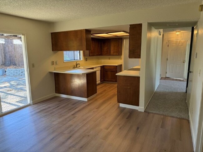 Building Photo - Updated 4 Bedroom 2.5 Bath Vacaville *Star...