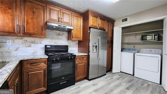 Building Photo - 401 Park Ridge Cir