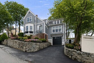 Building Photo - 71 King St