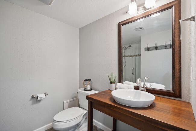 Building Photo - 768 Worthshire St